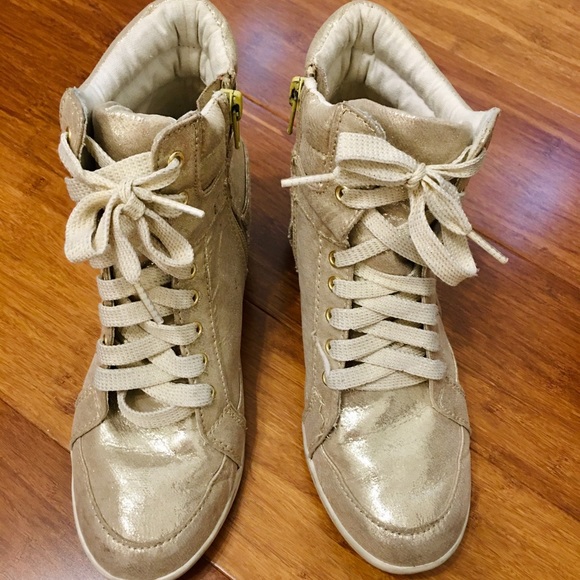 Justice Gold Girls Sneaker Wedge (Size 5) - Picture 1 of 2